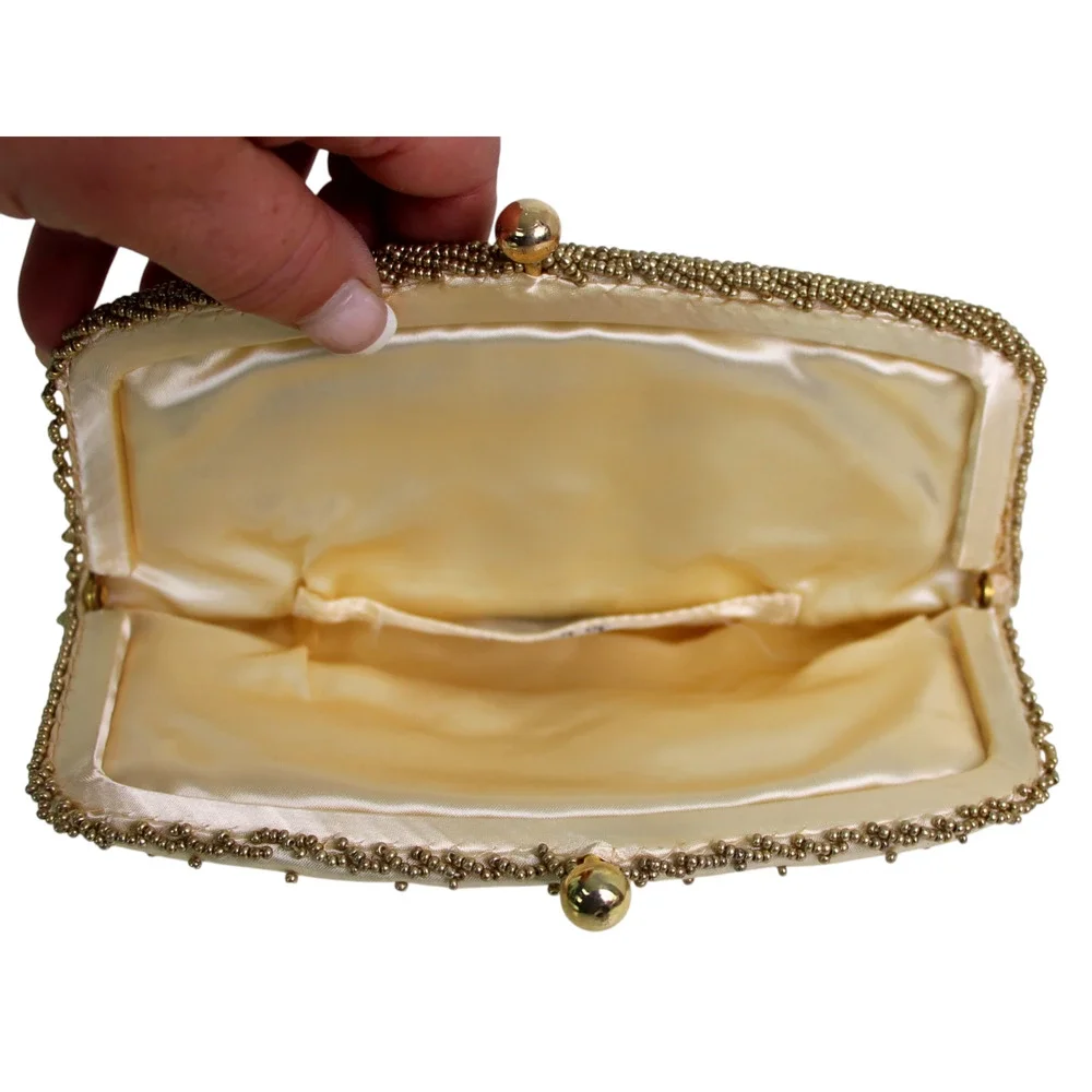 VINTAGE Kisha's BEADED WHITE GOLD PINEAPPLE SILK FRAME KISS LOCK CLUTH HANDBAG